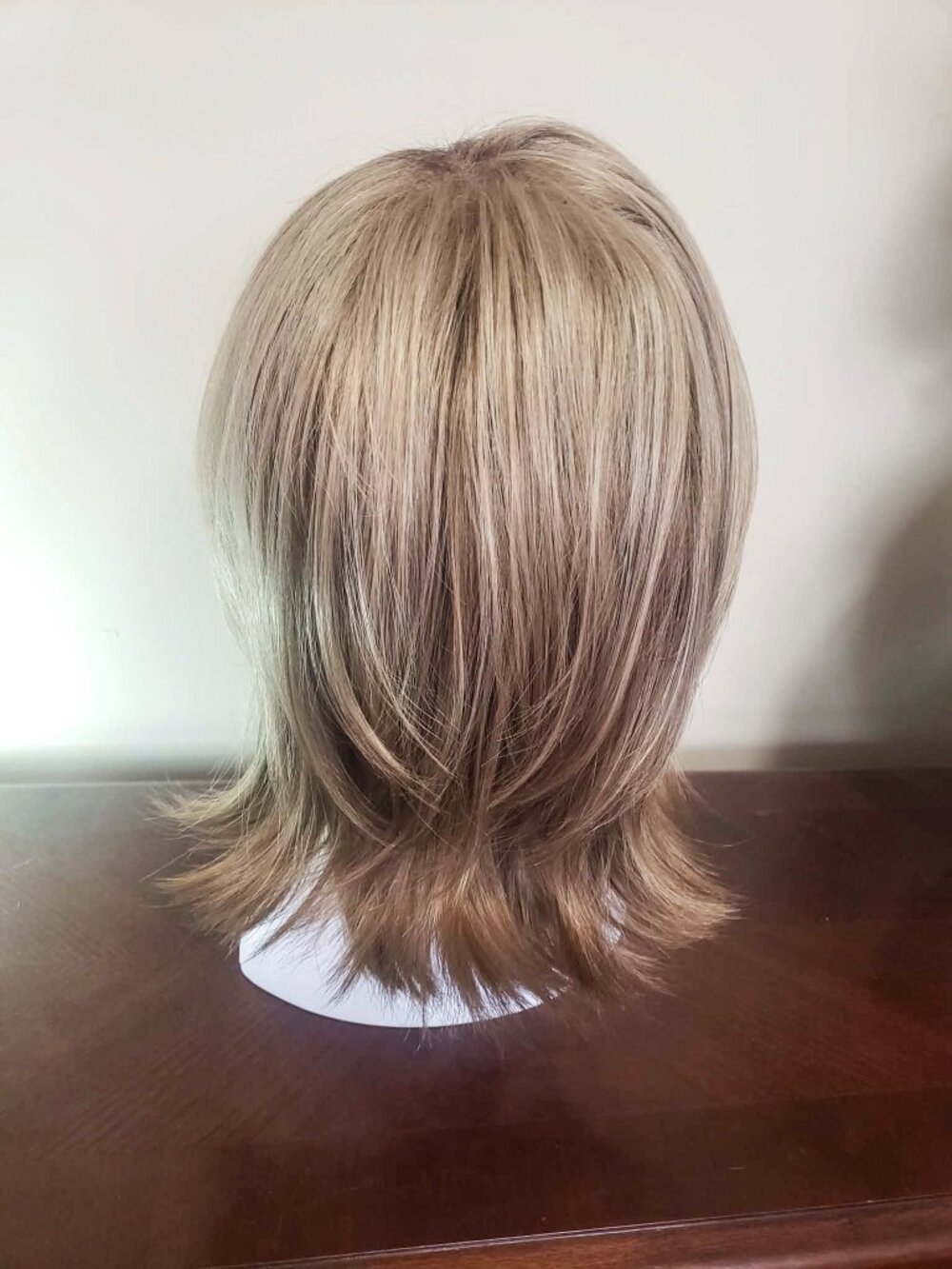 RENE of PARIS JADE Retro Shag Wig in the color Vanilla Bean - EUC - Picture 5 of 8